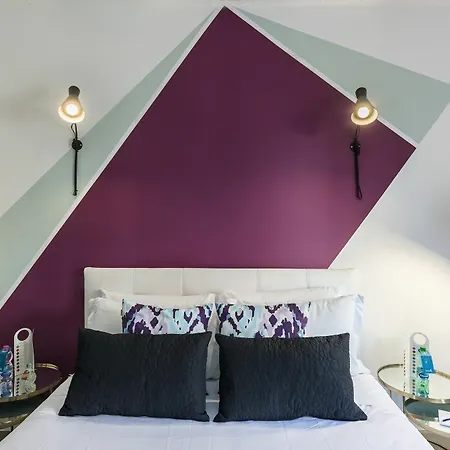 爱德梵蒂冈套房酒店 *