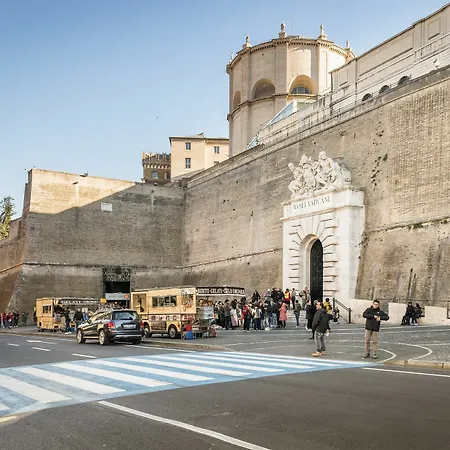 爱德梵蒂冈套房酒店 公寓 *