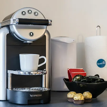 爱德梵蒂冈套房酒店 *