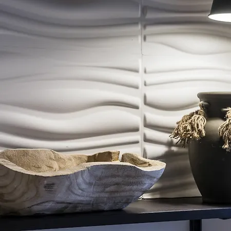 爱德梵蒂冈套房酒店 *