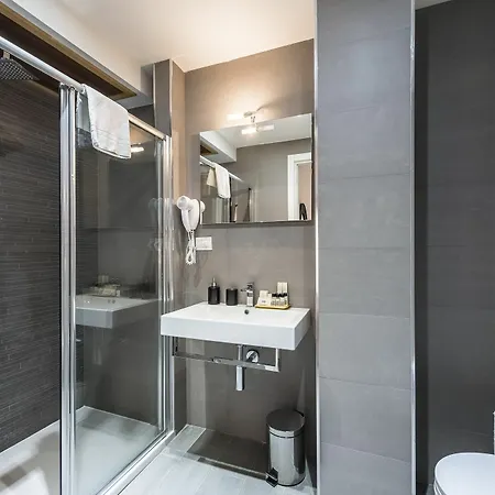 爱德梵蒂冈套房酒店