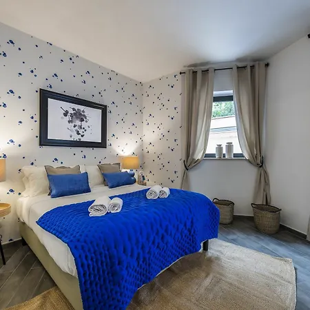 爱德梵蒂冈套房酒店 *