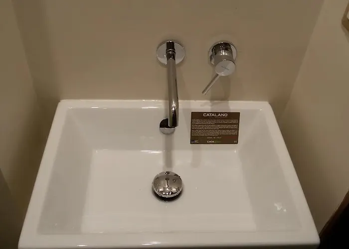 Ad Vatican * روما